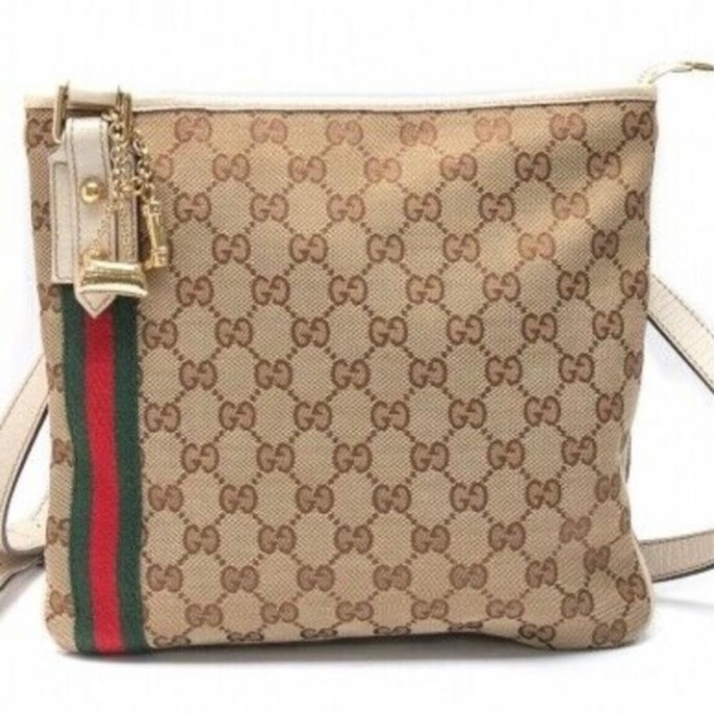 💎✨STUNNING✨💎GUCCI Charm GG Shoulder Bag